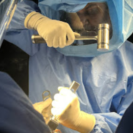 Robotic Knee Replacement Surgeon - Dr. Divyesh Bukalsaria
